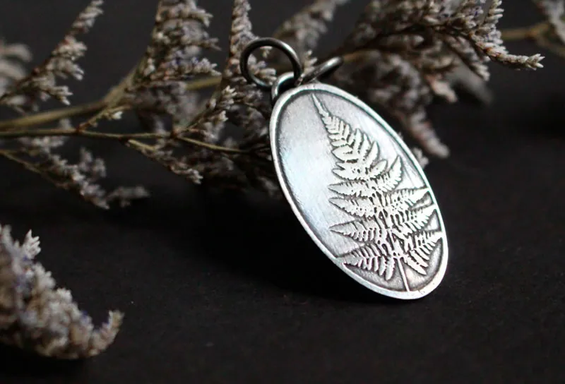 Feuille de fougère, pendentif légende botanique en argent