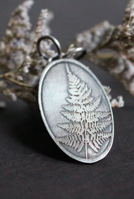 Feuille de fougère, pendentif légende botanique en argent