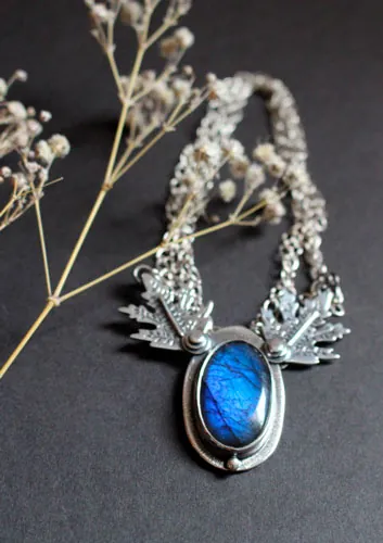 Feuilles de givre, collier feuille elfique en argent et labradorite