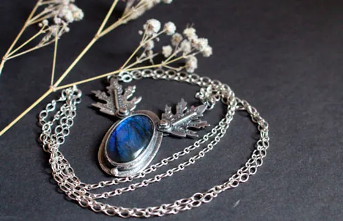 Feuilles de givre, collier feuille elfique en argent et labradorite