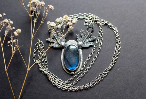 Feuilles de givre, collier feuille elfique en argent et labradorite