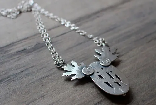 Feuilles de givre, collier feuille elfique en argent et labradorite