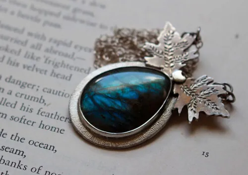 Feuilles de glace, collier froid nordique en argent et labradorite