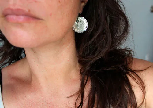 Feuilles de nénuphar, boucles d’oreilles résilience et transformation en argent et calcédoine