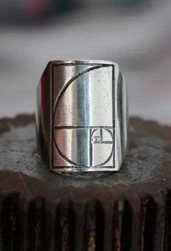 Fibonacci, bague chevalière suite mathématique en argent