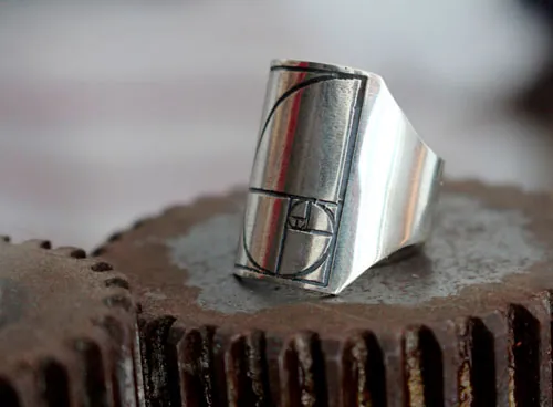 Fibonacci, bague chevalière suite mathématique en argent
