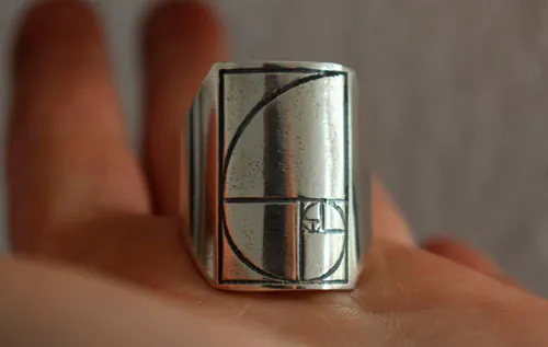 Fibonacci, bague chevalière suite mathématique en argent