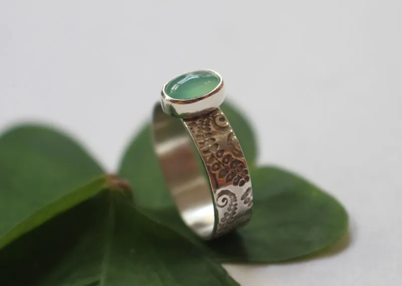 Filicophyta, bague fougère en argent et chrysoprase