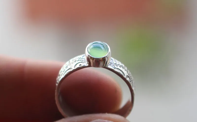 Filicophyta, bague fougère en argent et chrysoprase