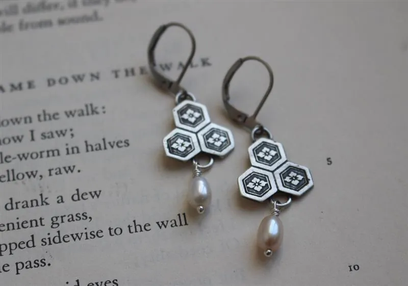 Fleur de châtaigne d’eau, boucles d’oreilles japonaises en argent et perle