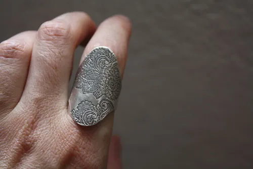 Fleur de la sagesse, bague cachemire goutte indienne en argent