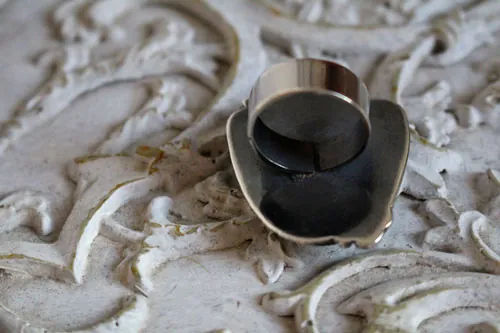 Fleur de nuit, bague poésie nocturne en argent, agate Botswana et zircon rose
