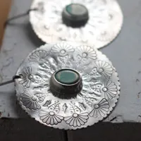 Fleur de Turquoise, boucles d’oreilles mandala argent et howlite