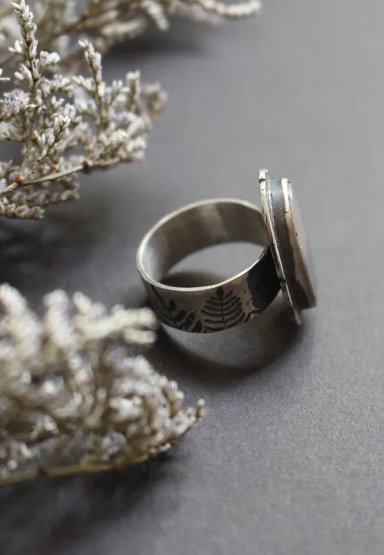 Fleurs au crépuscule, bague paysage d’ombre en argent et agate dendritique