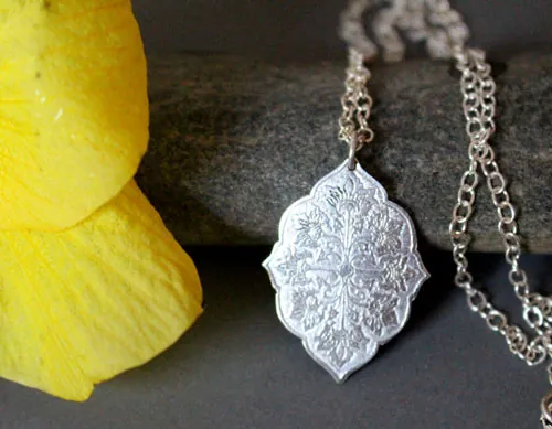 Flore, collier fleur médiévale en argent