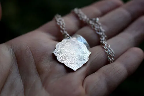 Flore, collier fleur médiévale en argent