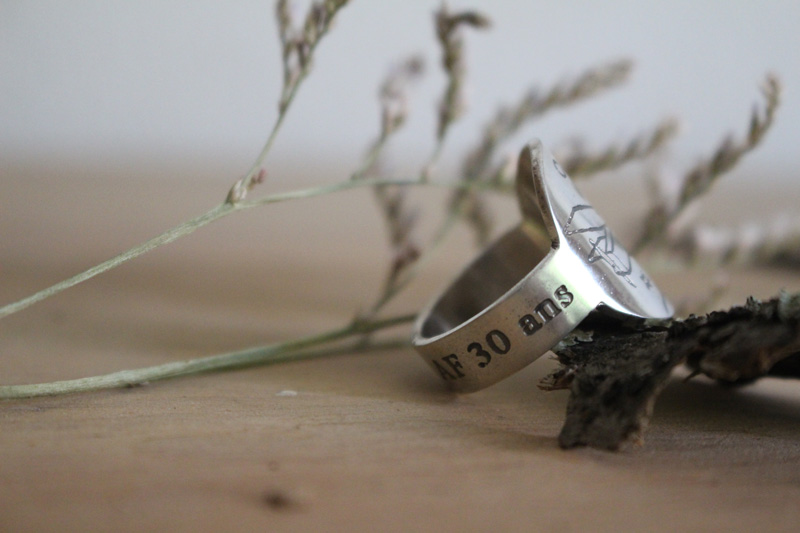 Fais de ta vie un rêve et d’un rêve une réalité, bague l’avion du petit prince en argent