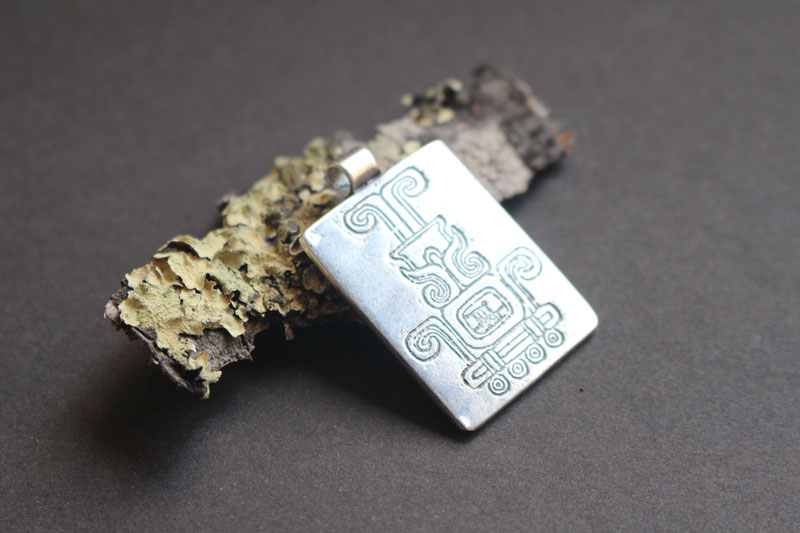 Feu sacré, pendentif glyphe aztèque mexicain en argent