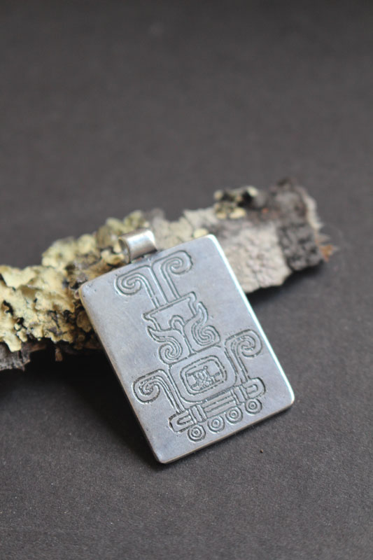 Feu sacré, pendentif glyphe aztèque mexicain en argent