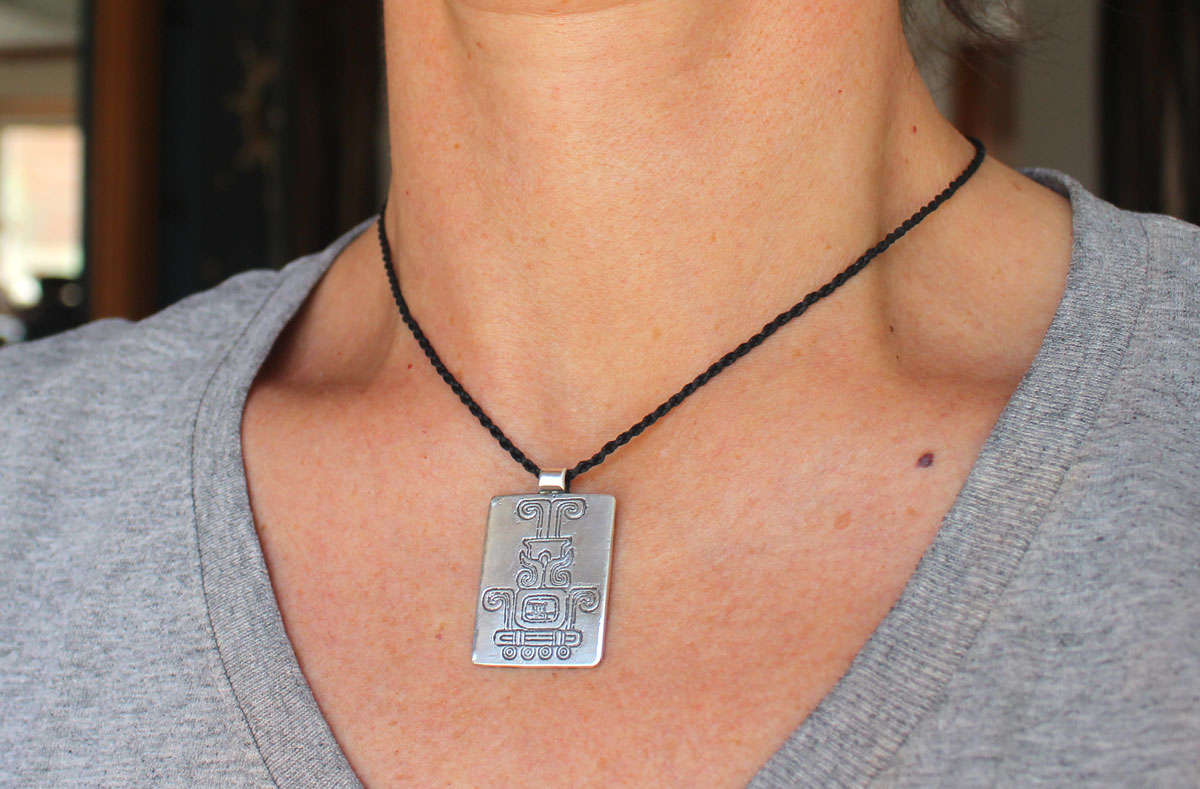 Feu sacré, pendentif glyphe aztèque mexicain en argent