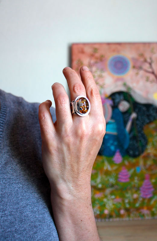 Feuille d’ambre, bague feuille d’érable en argent et ambre