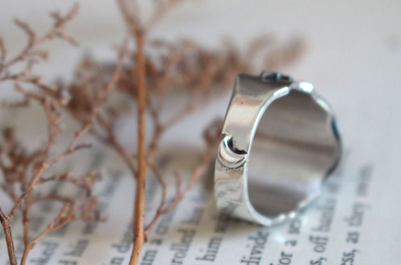 Feuille d’or, bague botanique en argent et ambre