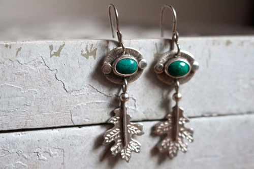 Feuille de cristal, boucles d’oreilles botanique en argent et chrysocolle