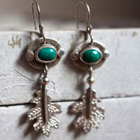 Feuille de cristal, boucles d’oreilles botaniques en argent et chrysocolle