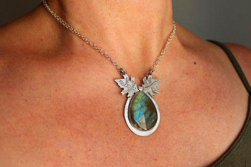 Feuilles de glace, collier feuilles en argent et labradorite