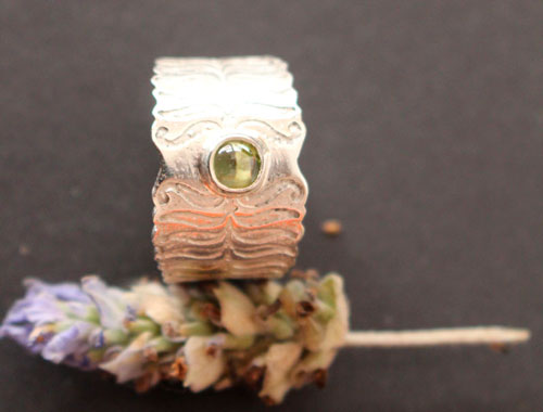 Fleur de fougère, bague légende des pays de l’eEst en argent et péridot