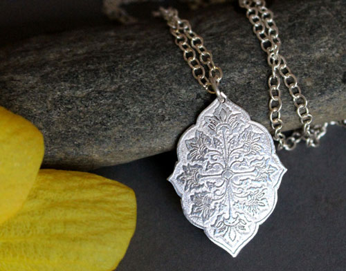 Flore, collier fleur médiévale en argent