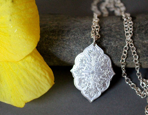 Flore, collier fleur médiévale en argent