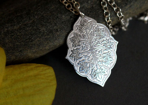 Flore, collier fleur médiévale en argent