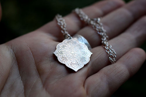 Flore, collier fleur médiévale en argent