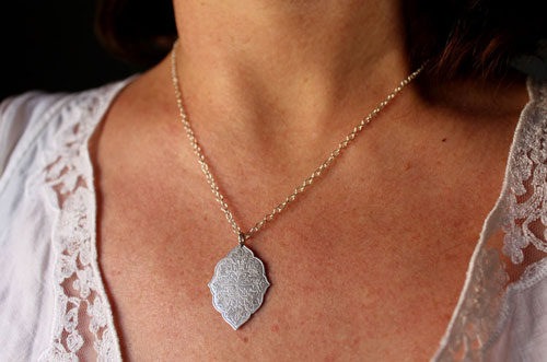 Flore, collier fleur médiévale en argent