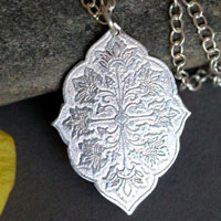 Flore, collier fleurs médiévales en argent