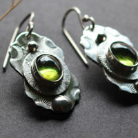 Forêt sous les étoiles, boucles d’oreilles rayons de lune en argent et péridot