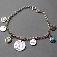 Généalogie, bracelet pierres de naissance d’une famille en argent, opale, turquoise et pierre de lune