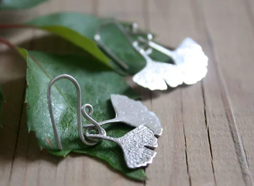 Ginkgo biloba, boucles d’oreilles feuille sacrée japonaise en argent