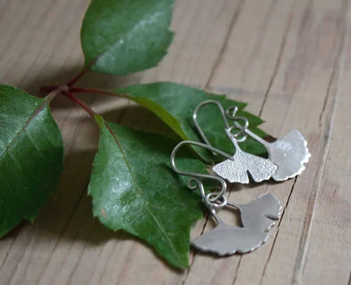 Ginkgo biloba, boucles d’oreilles feuille sacrée japonaise en argent