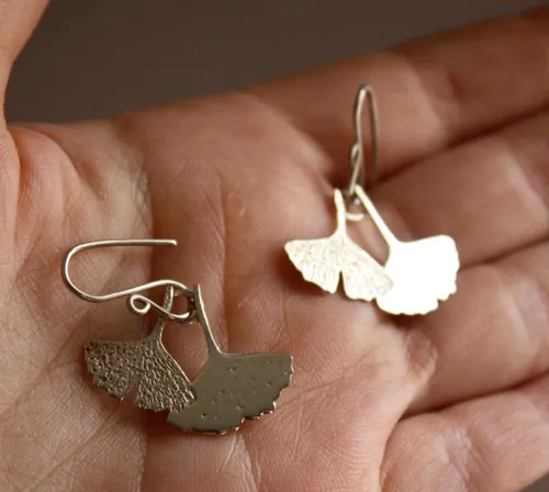 Ginkgo biloba, boucles d’oreilles feuille sacrée japonaise en argent
