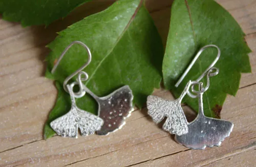 Ginkgo biloba, boucles d’oreilles feuille sacrée japonaise en argent