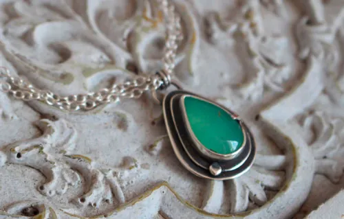 Goutte de chrysoprase, collier romantique en argent et chrysoprase