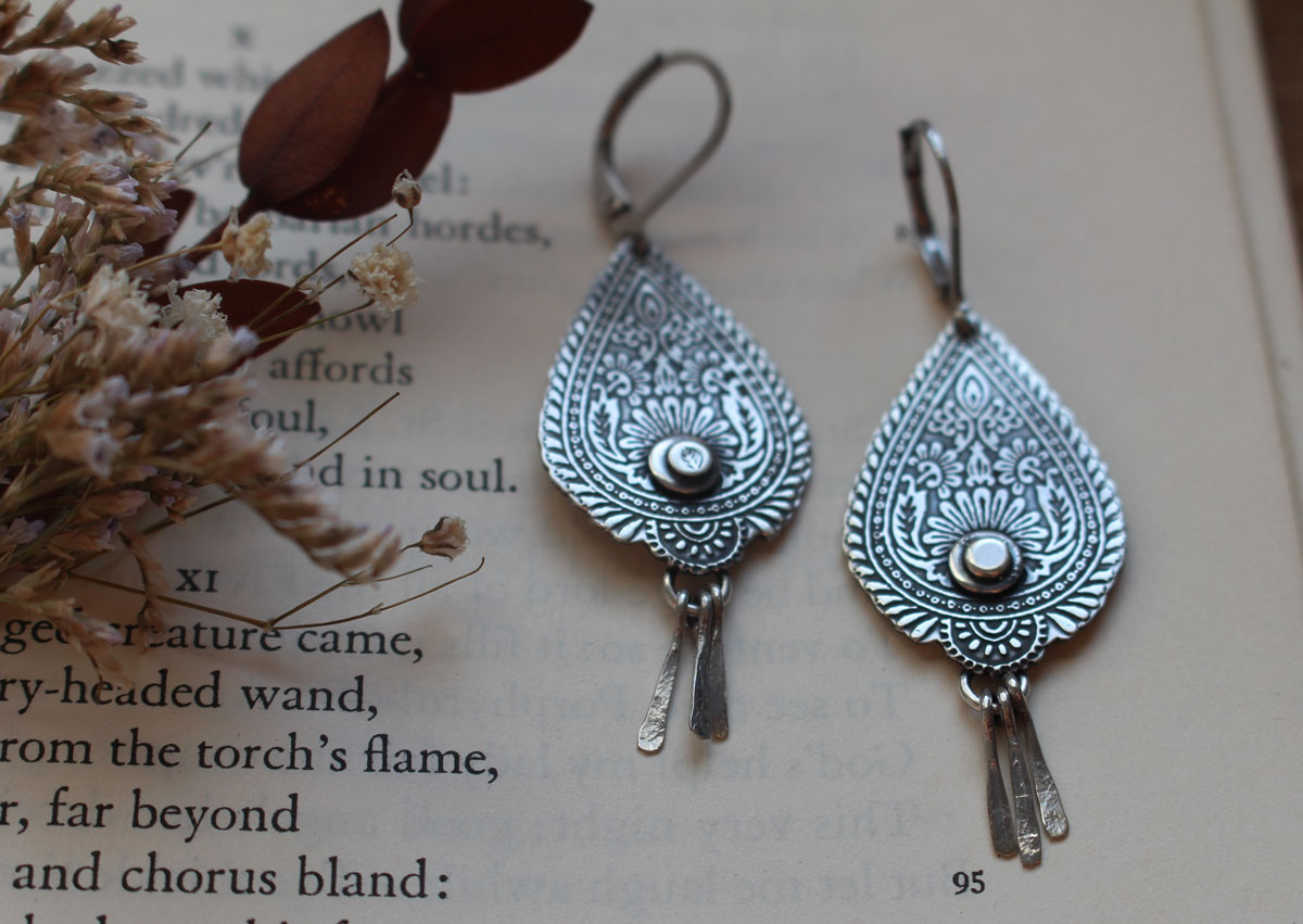 Gouttes de l’orient, boucles d’oreilles flamme de paisley en argent