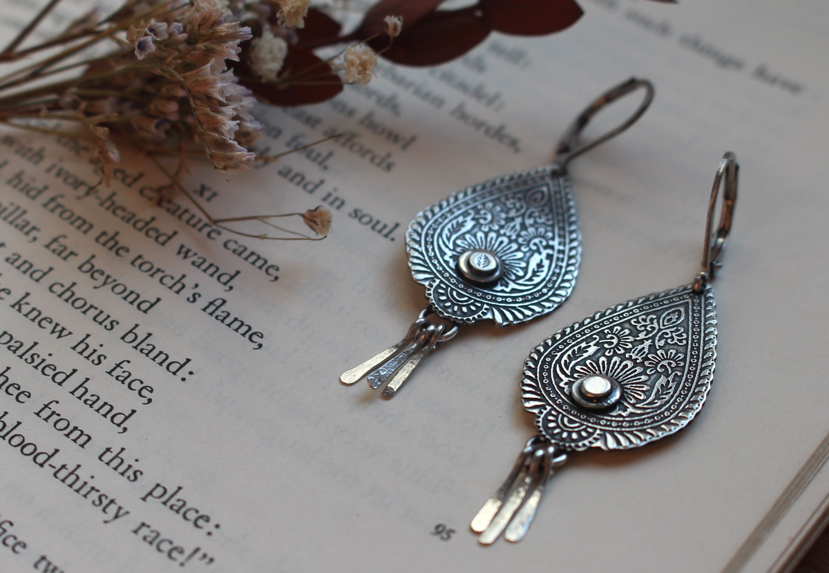 Gouttes de l’orient, boucles d’oreilles flamme de paisley en argent
