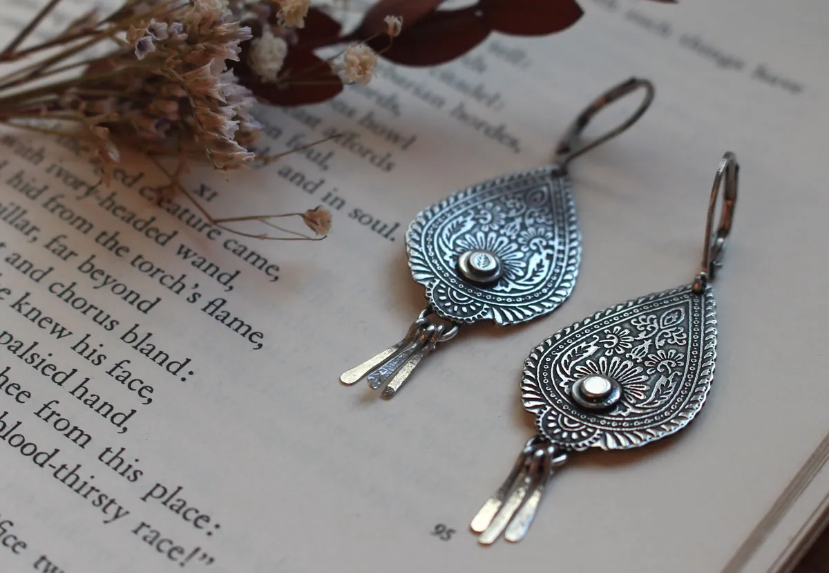 Gouttes de l’orient, boucles d’oreilles flamme de paisley en argent