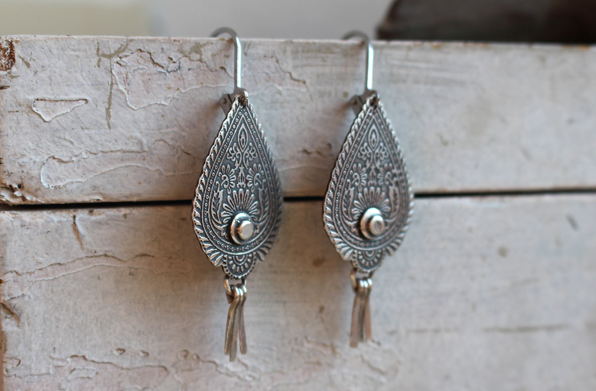 Gouttes de l’orient, boucles d’oreilles flamme de paisley en argent