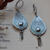 Gouttes de l’orient, boucles d’oreilles flamme de paisley en argent