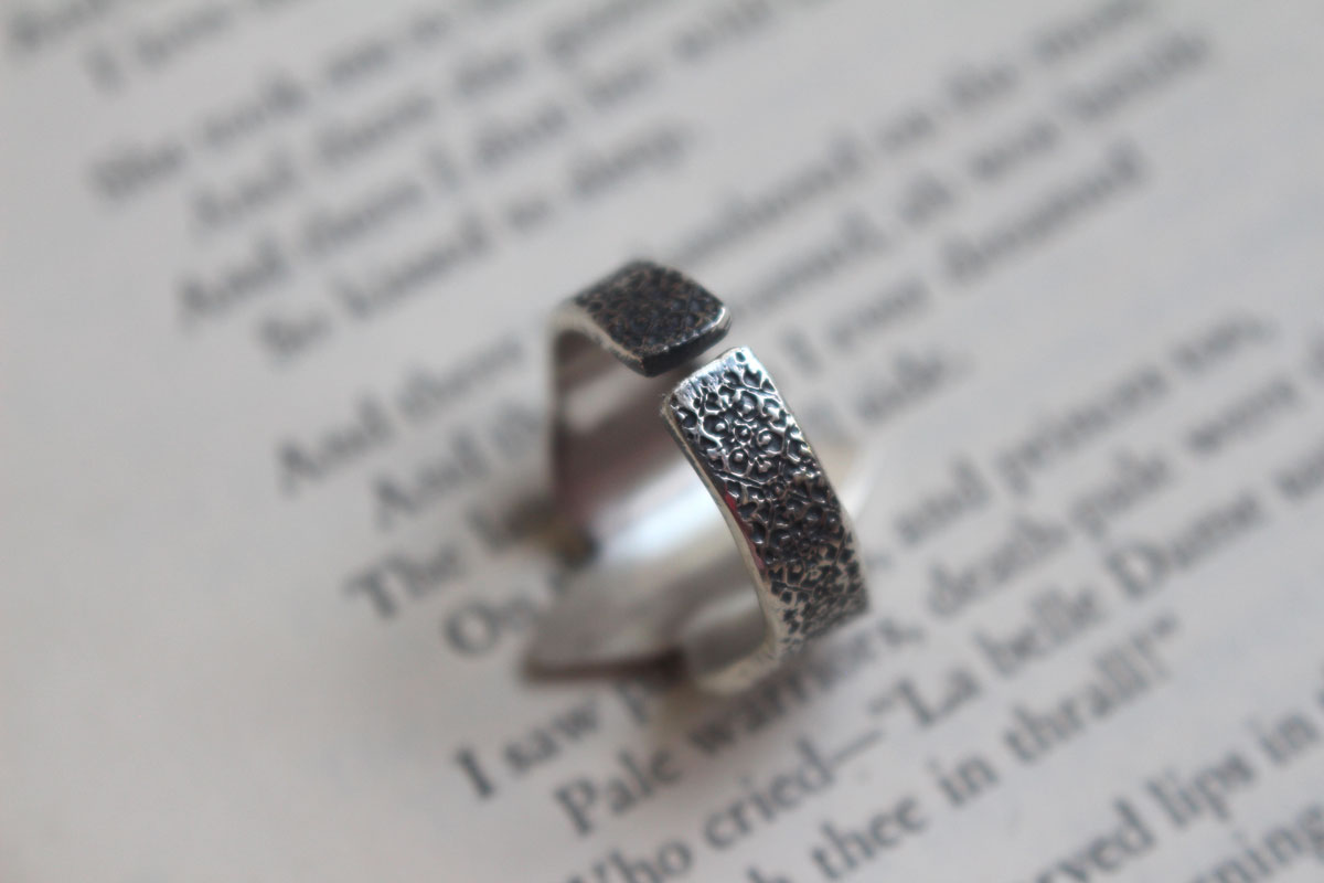 Guide, bague mosaïque en forme de marquise en argent