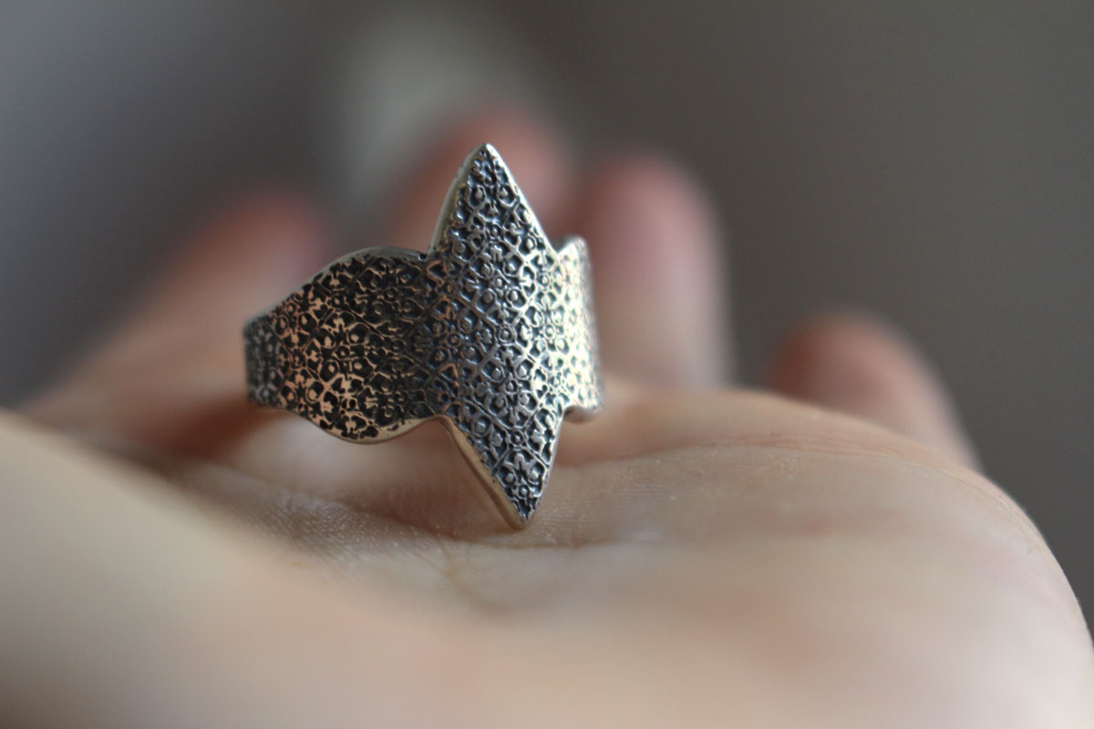 Guide, bague mosaïque en forme de marquise en argent